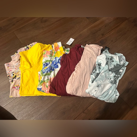 Colorful Women's Tops Bundle - Picture 1 of 3